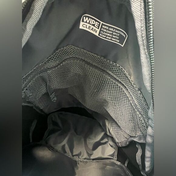 Adidas Classic 3-Stripes 5 Backpack and Santiago 3 Lunch Bag Set - Picture 8 of 9